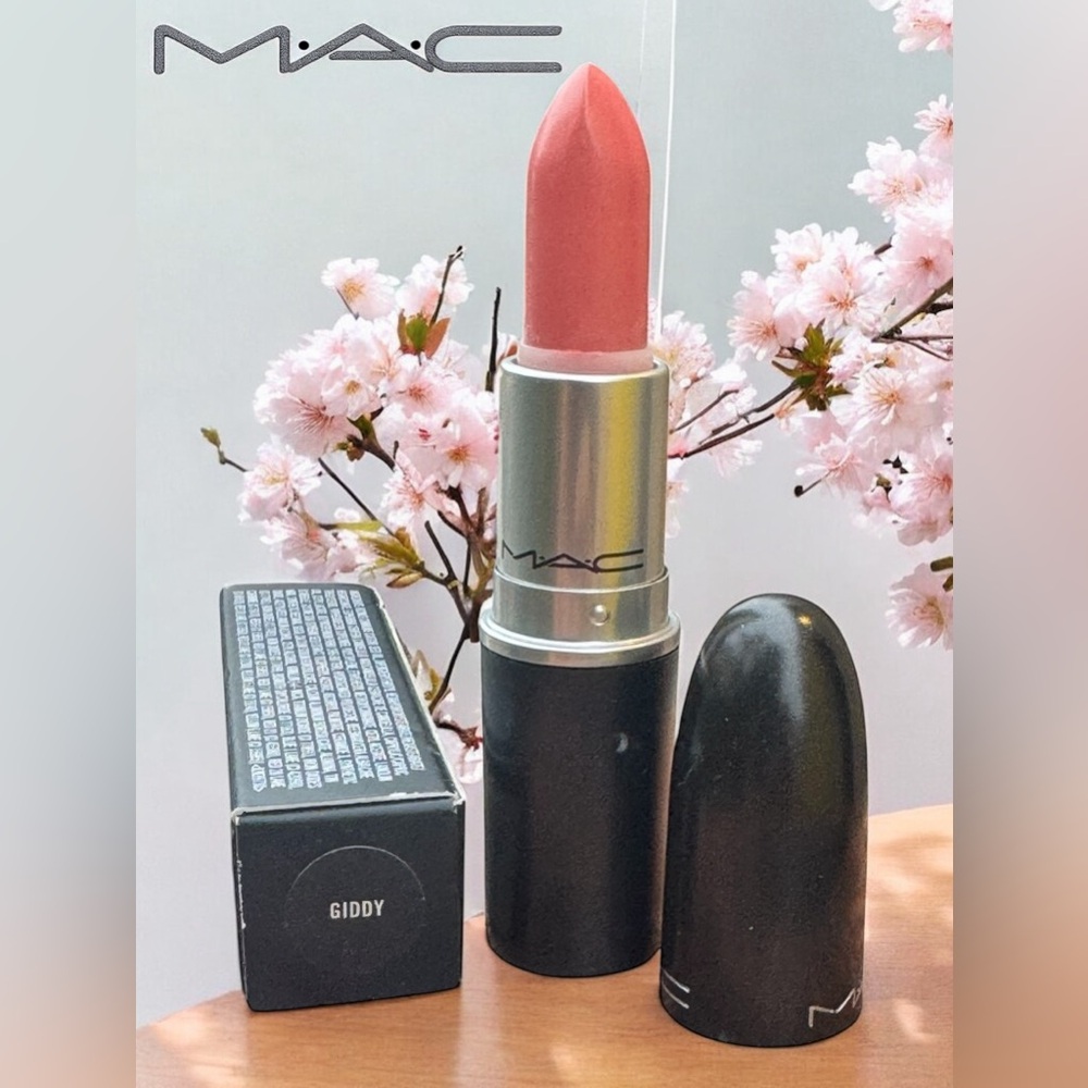 MAC GIDDY Lustre Lipstick. NEW IN BOX. - Picture 9 of 13